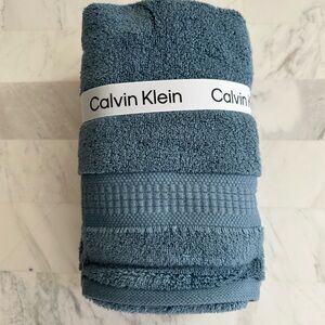 NWT Calvin Klein Hand Towels - Set of 2
